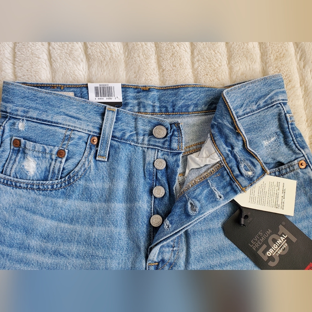Levi's 501 Original Cropped Jean - Picture 5 of 8